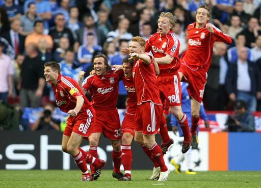 为庆祝美加墨世界杯，与刺客足球鞋融合设计的科8将进行复刻