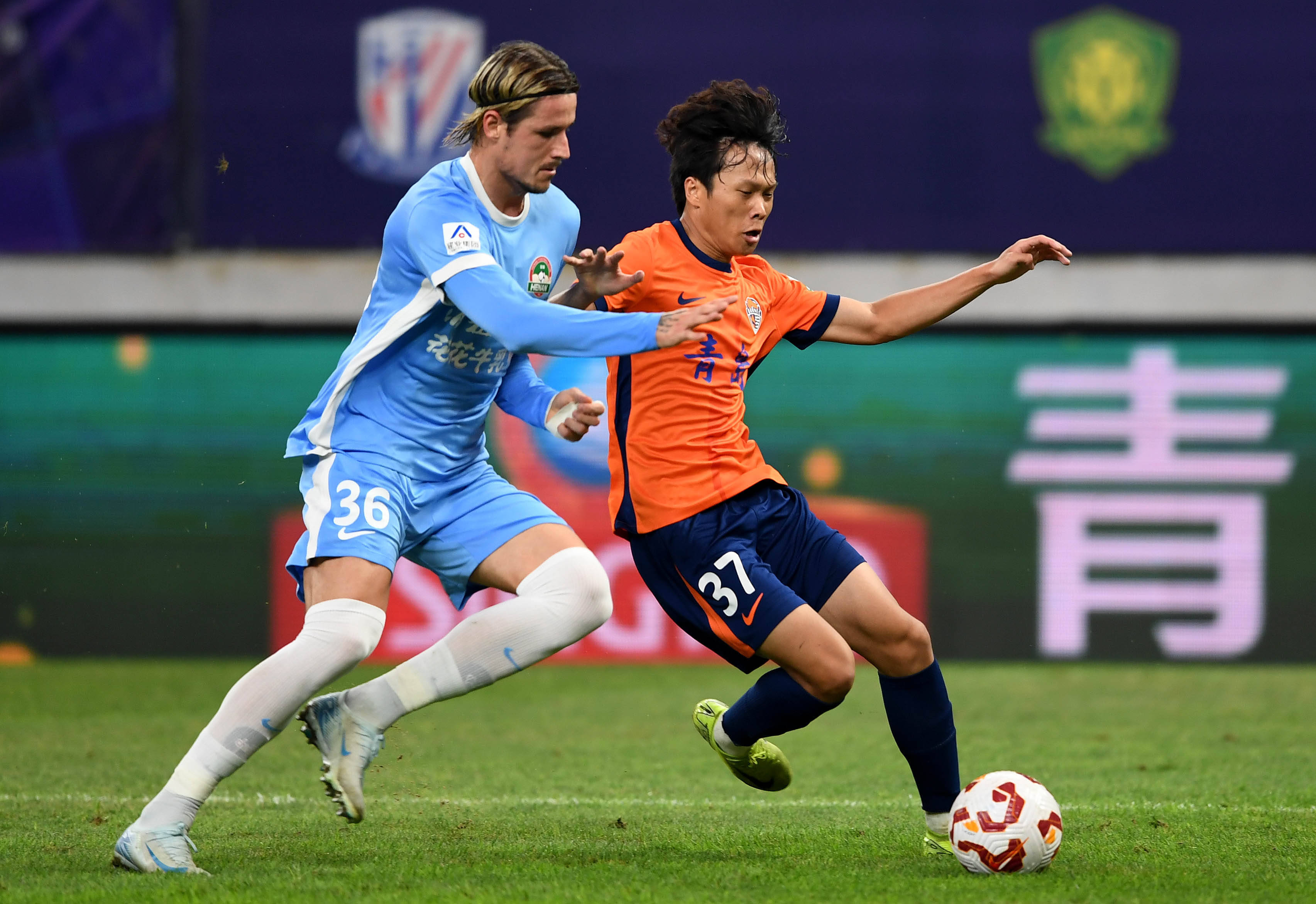 加蓬足协：奥巴梅扬左大腿后侧受伤，将缺席与喀麦隆的揭幕战（加蓬足协通报：奥巴梅扬左大腿后侧受伤，无缘对喀麦隆的揭幕战）