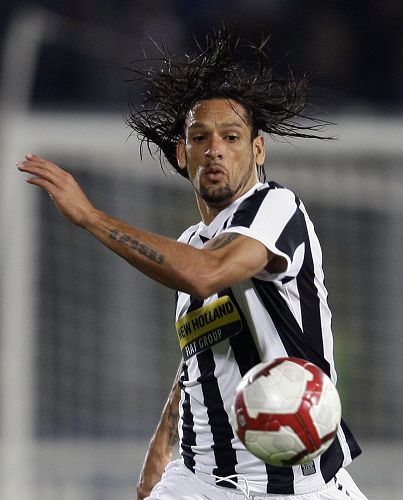 剑南春｜15连胜！拜仁3-0药厂，雅克松德甲首球，格纳布里建功（剑南春｜拜仁3-0击败药厂豪取15连胜，雅克松收获德甲处子球，格纳布里破门）