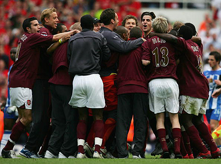 幸福！安东内拉晒与梅西合照：圣诞快乐（甜蜜！安东内拉晒与梅西同框，送上圣诞祝福）