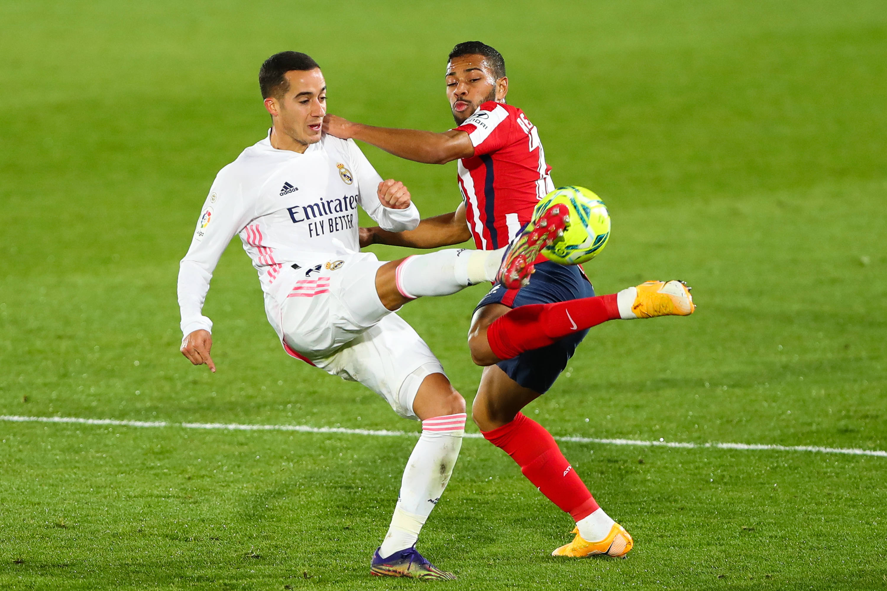 足球中超后卫世界级解围登上热搜（中超后卫上演世界级解围冲上热搜）